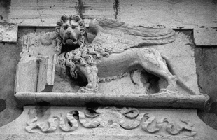 Caserma "G. Pepe" leone marciano ingresso monumentale