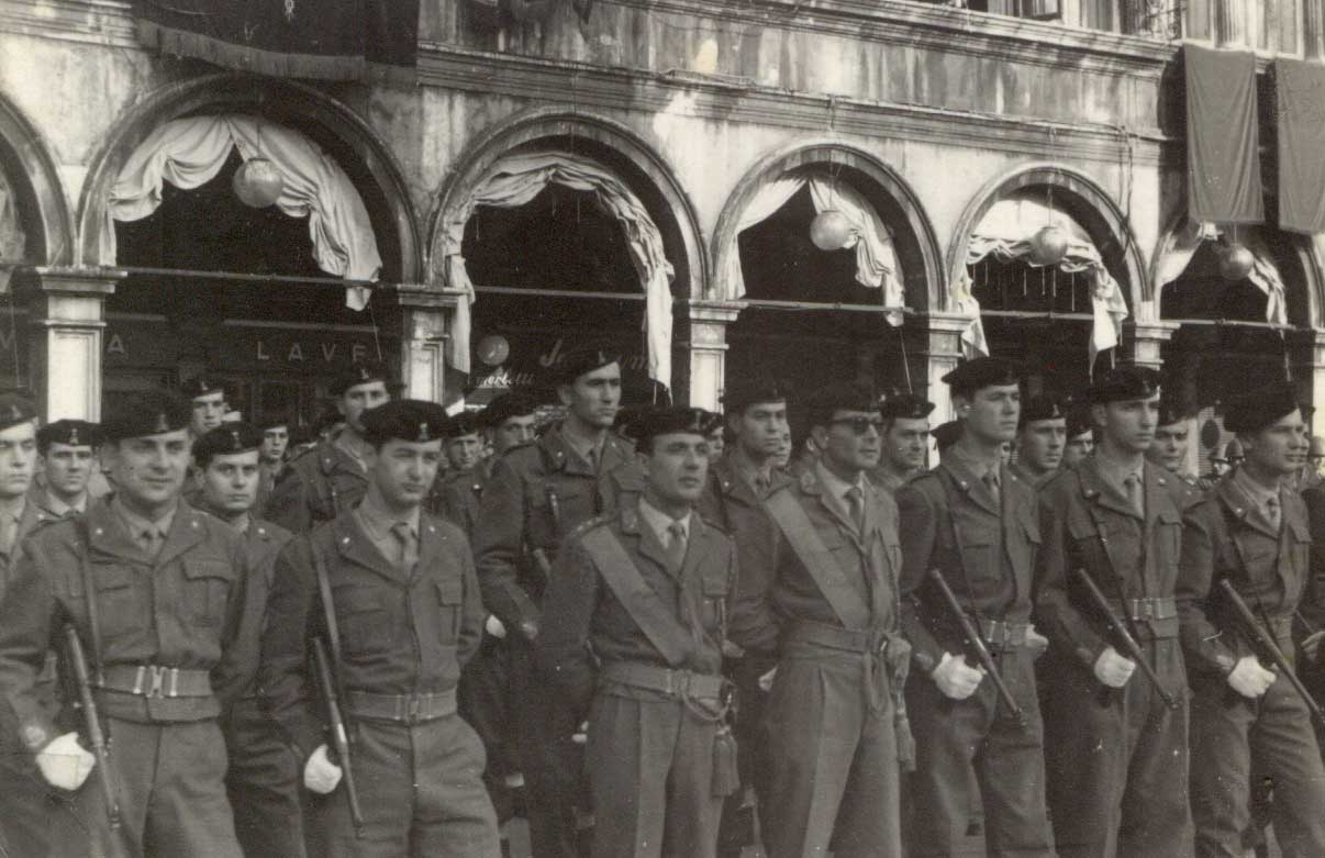 Consegna della Bandiera di Guerra al Rgp. Lagunare - Venezia, 1959