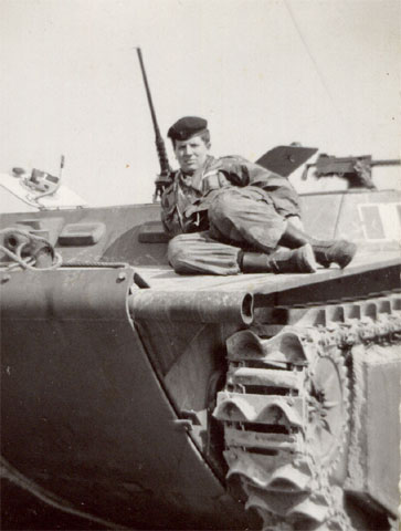 Sull'LVT-Mk4, aprile 1964