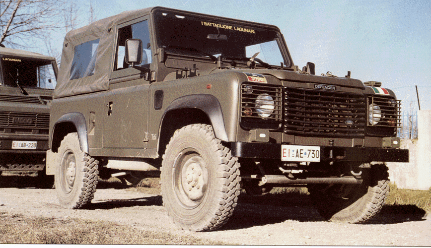 Land Rover "Defender 90" (242245 byte)