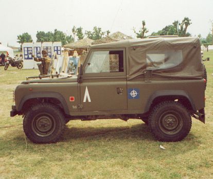 Land Rover "Defender 90"