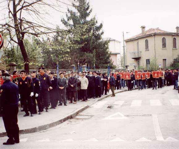 Ammassamento di fronte alla sede della Sezione di Marghera