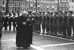 Onori al Cardinal Roncalli (futuro Papa Giovanni XXIII) in partenza per il conclave del 1958