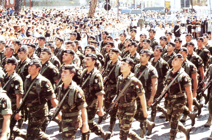 Cp. Lagunari alla parata  militare del 4 giugno 2000 a Roma
