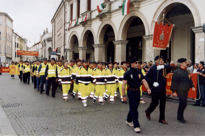 Sfila la Protezione Civile
