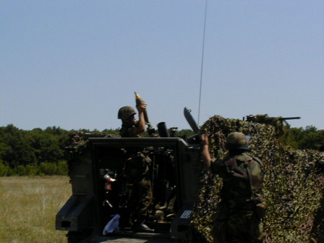 Tiro con mortaio da 120mm su M106